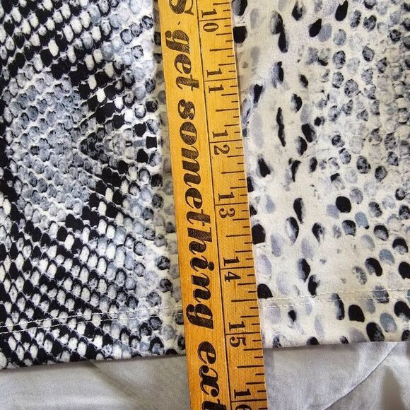 EUC EVOLUTION AND CREATION EVCR SNAKESKIN LIGHT IMPACT ACTIVEWEAR BRA SIZE M - Picture 6 of 6